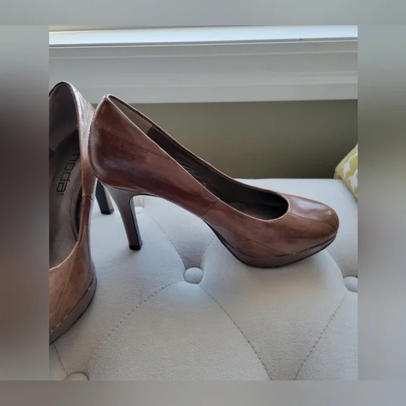 Moda Spana Pumps - Picture 2 of 3